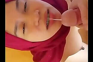 'Jilbab crot dimulut. Selengkapnya di'